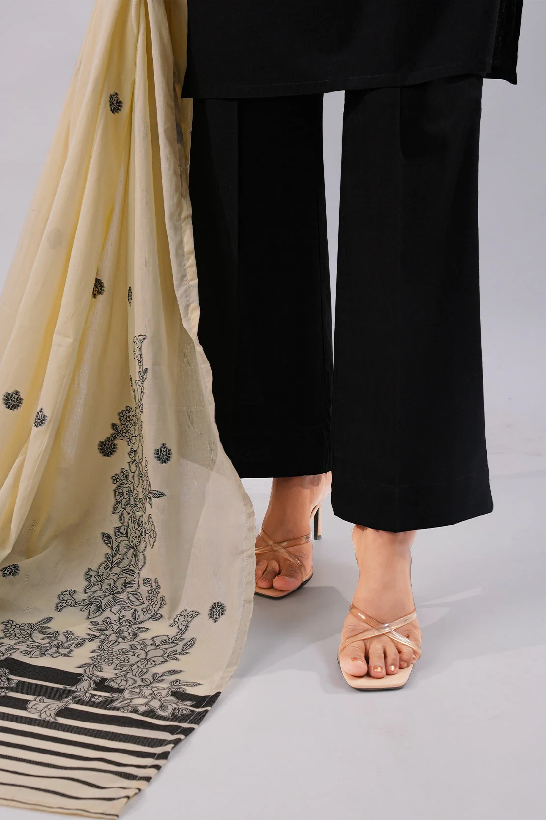 Cotton Jacquard Stitched 3 Piece - Image 7