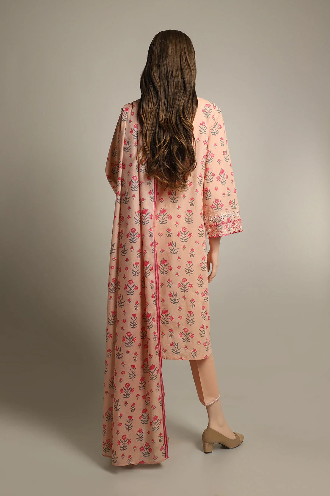 Luxury Emb Lawn Stitched 3 Piece - Image 2
