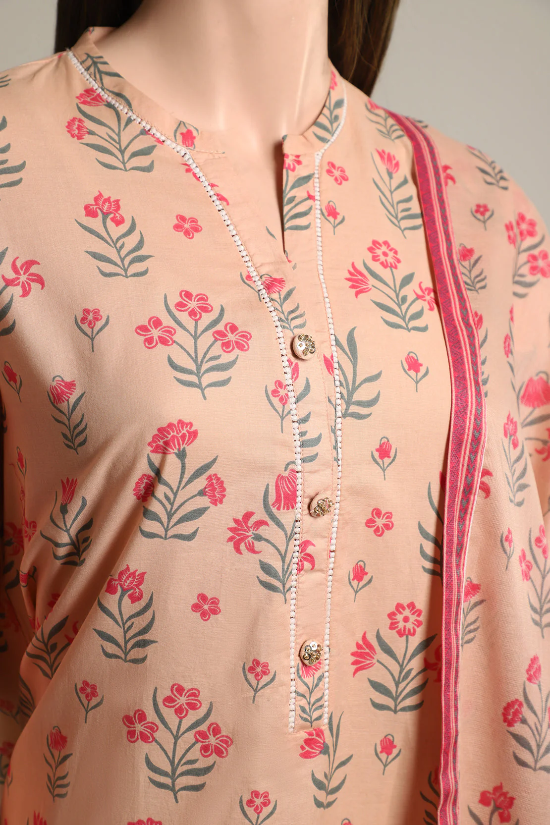 Luxury Emb Lawn Stitched 3 Piece - Image 3