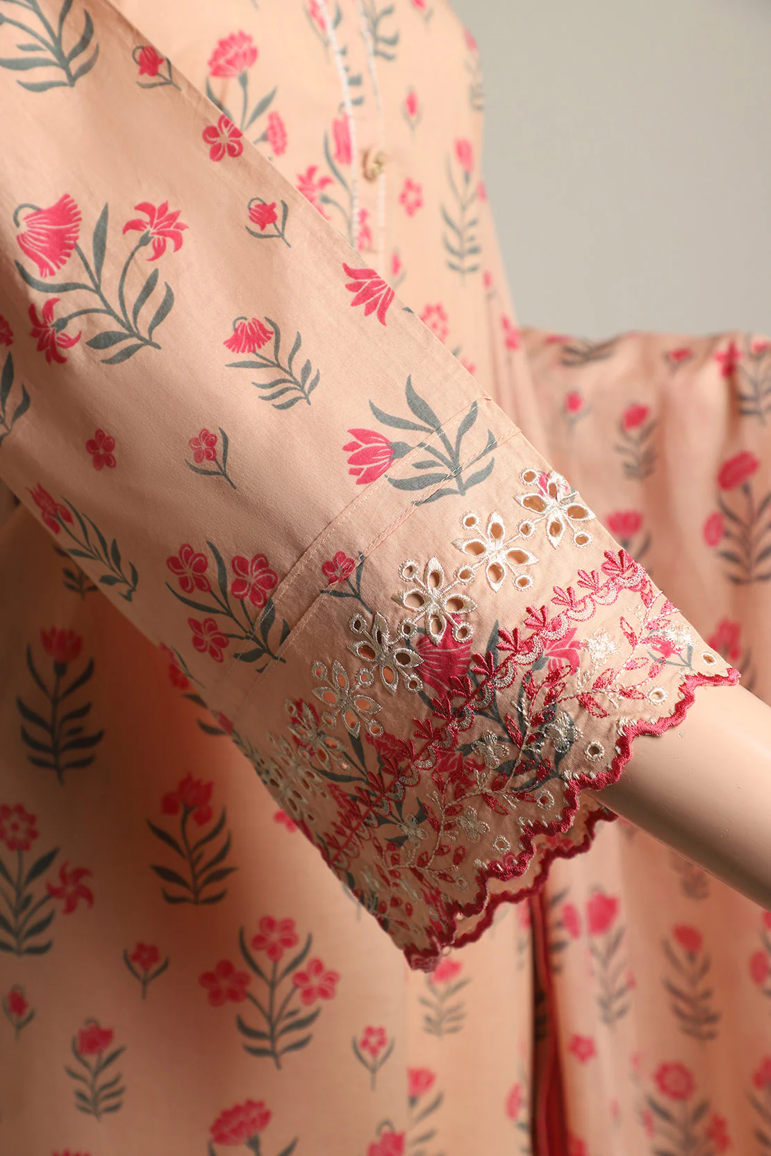Luxury Emb Lawn Stitched 3 Piece - Image 5