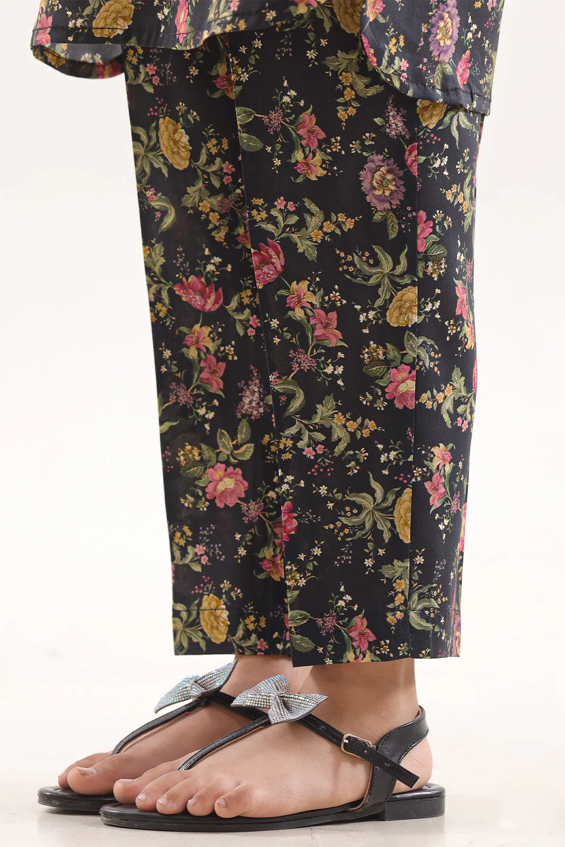 Printed Arabic Lawn Pants For Kids - Image 2