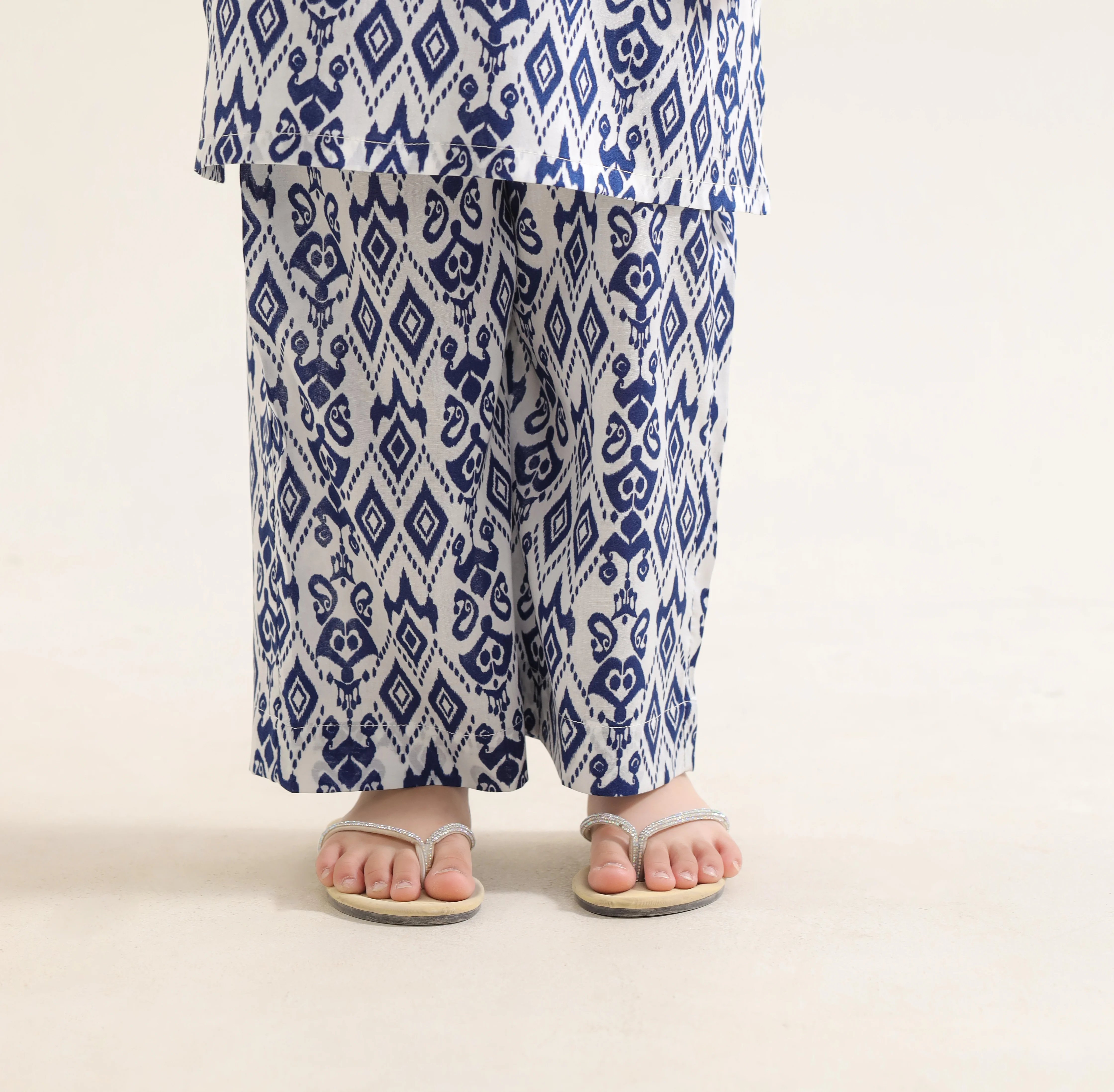 Printed Arabic Lawn Stitched 2 Piece (Shirt/Trouser) For Kids - Image 3