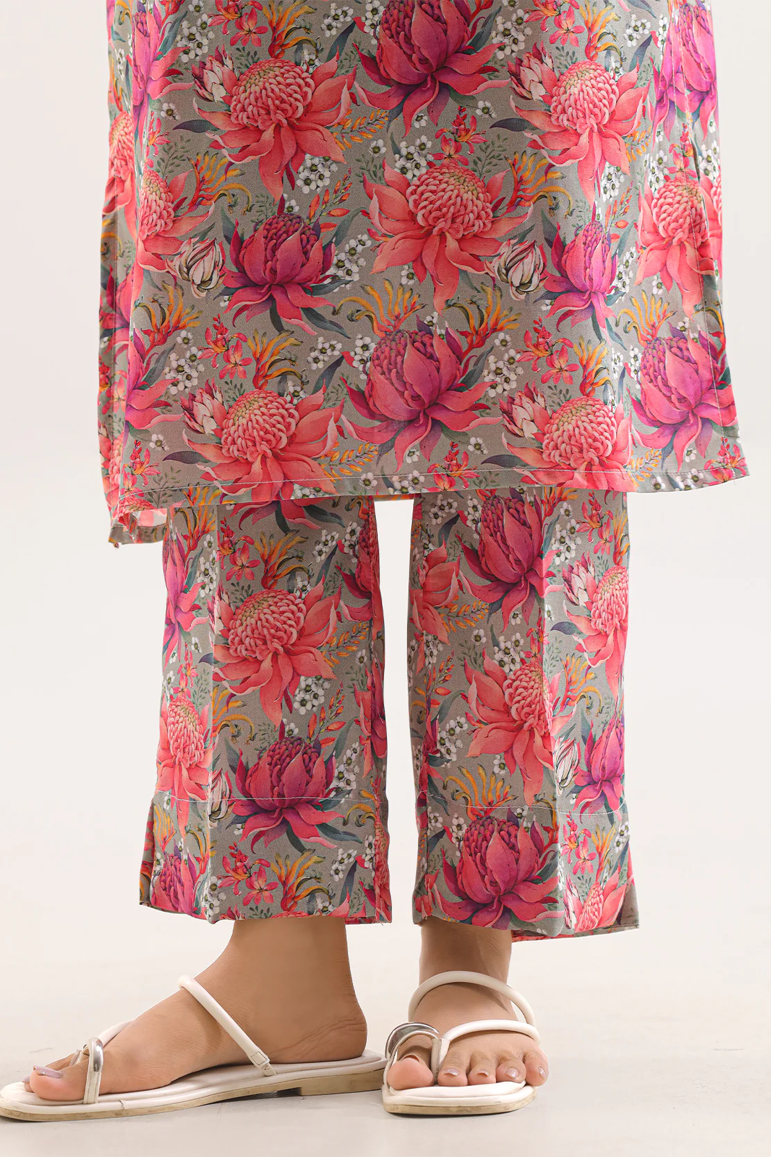 Printed Arabic Lawn Stitched 2 Piece (Shirt/Trouser) - Image 6