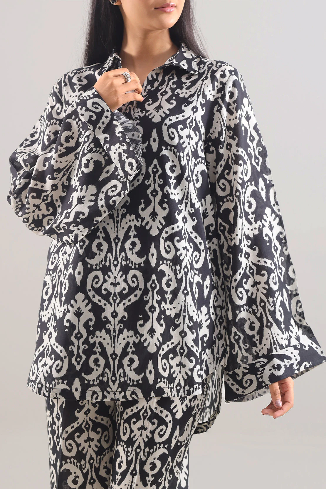 Printed Arabic Lawn Stitched 2 Piece (Shirt/Trouser) - Image 2