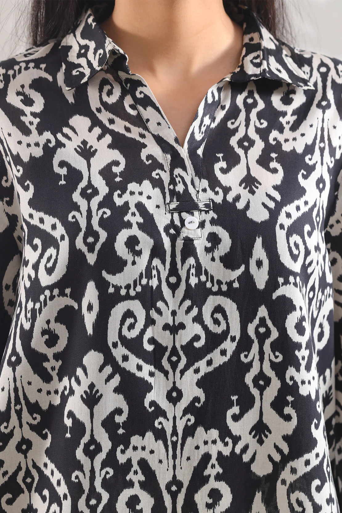 Printed Arabic Lawn Stitched 2 Piece (Shirt/Trouser) - Image 3