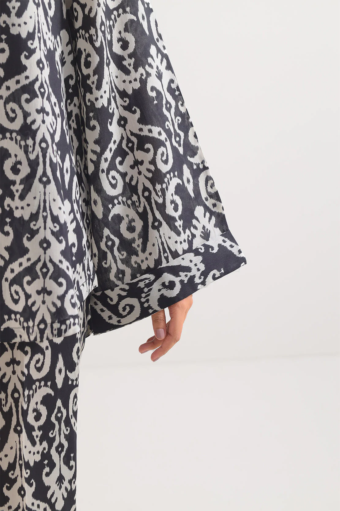 Printed Arabic Lawn Stitched 2 Piece (Shirt/Trouser) - Image 4