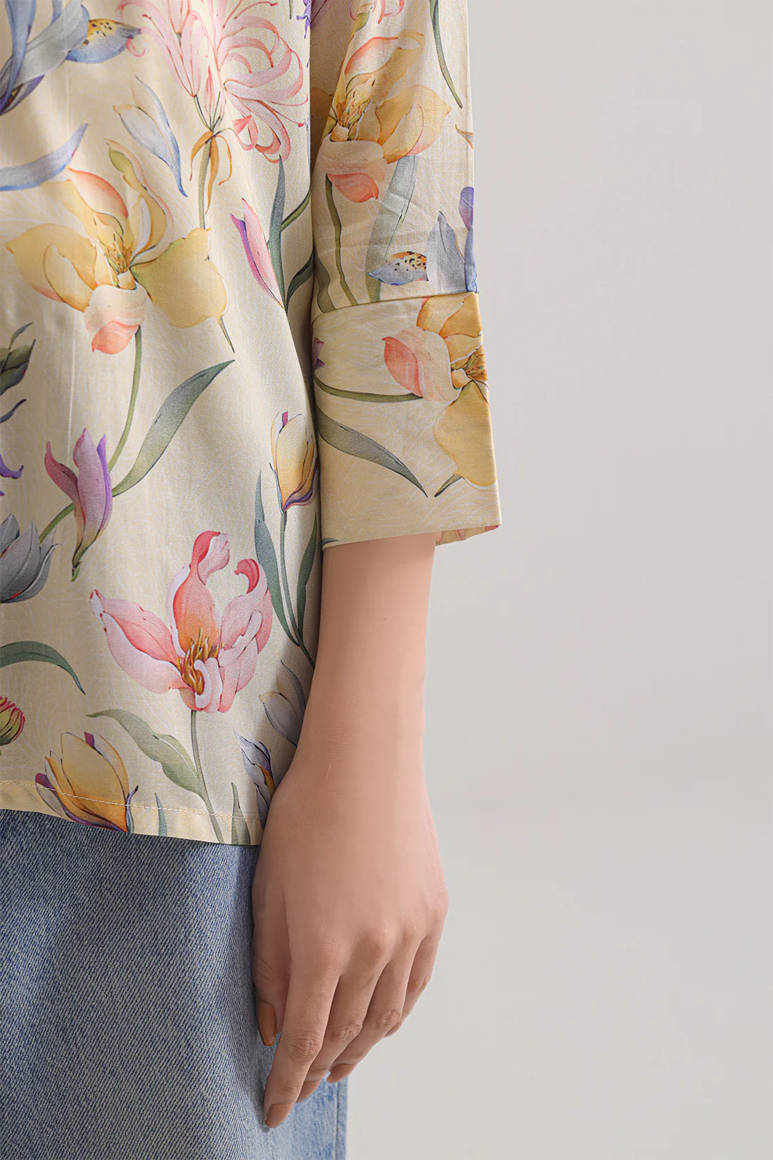 Printed Arabic Lawn Stitched Shirt - Image 4