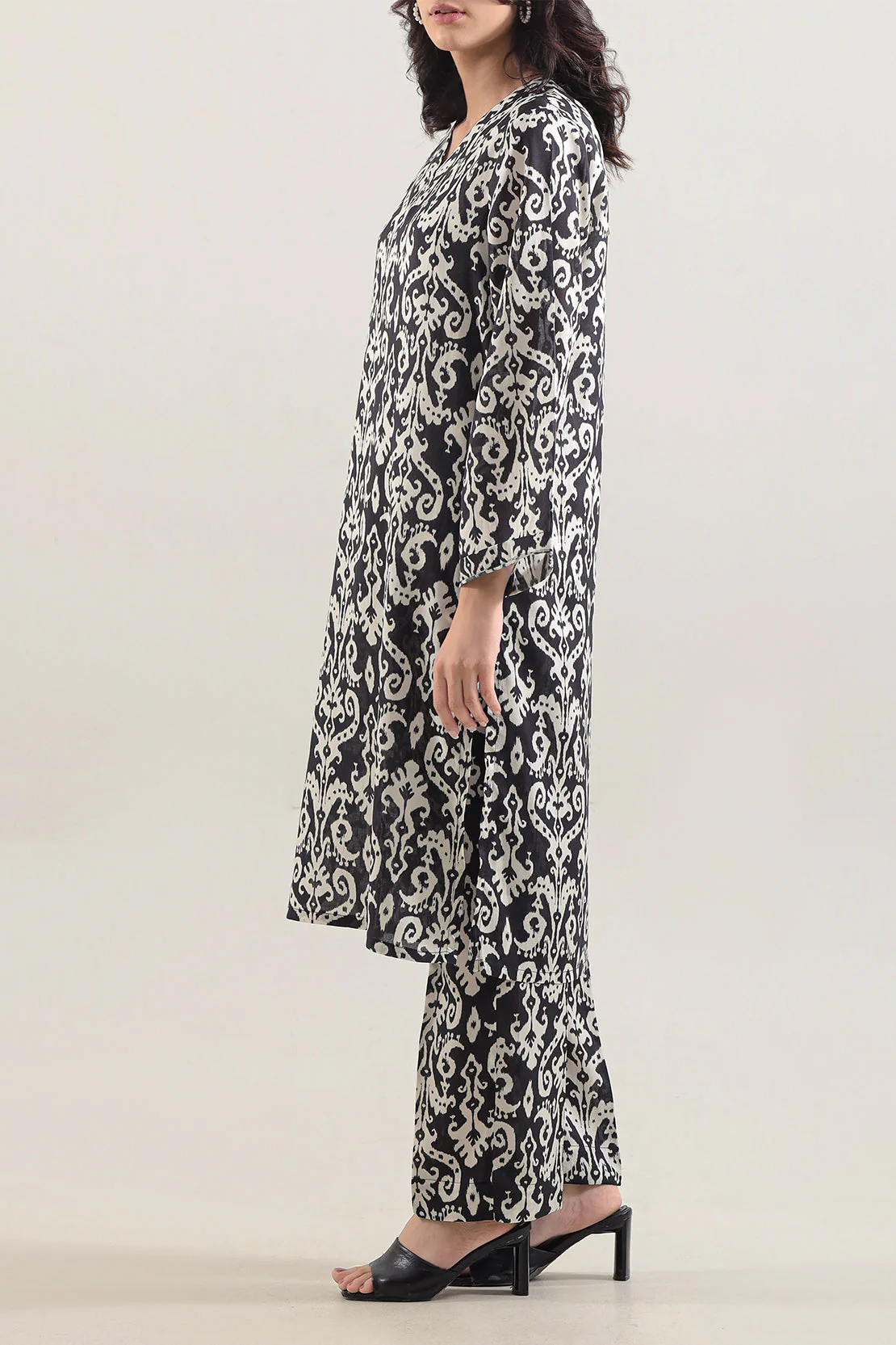 Printed Arabic Lawn Stitched Shirt - Image 2