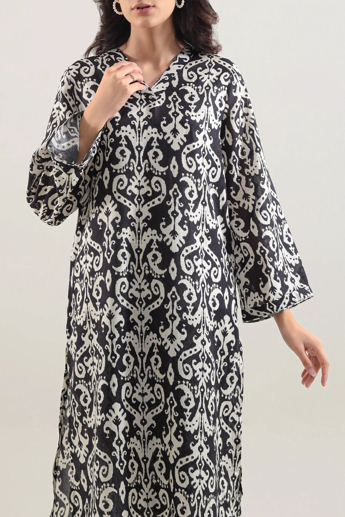 Printed Arabic Lawn Stitched Shirt - Image 3