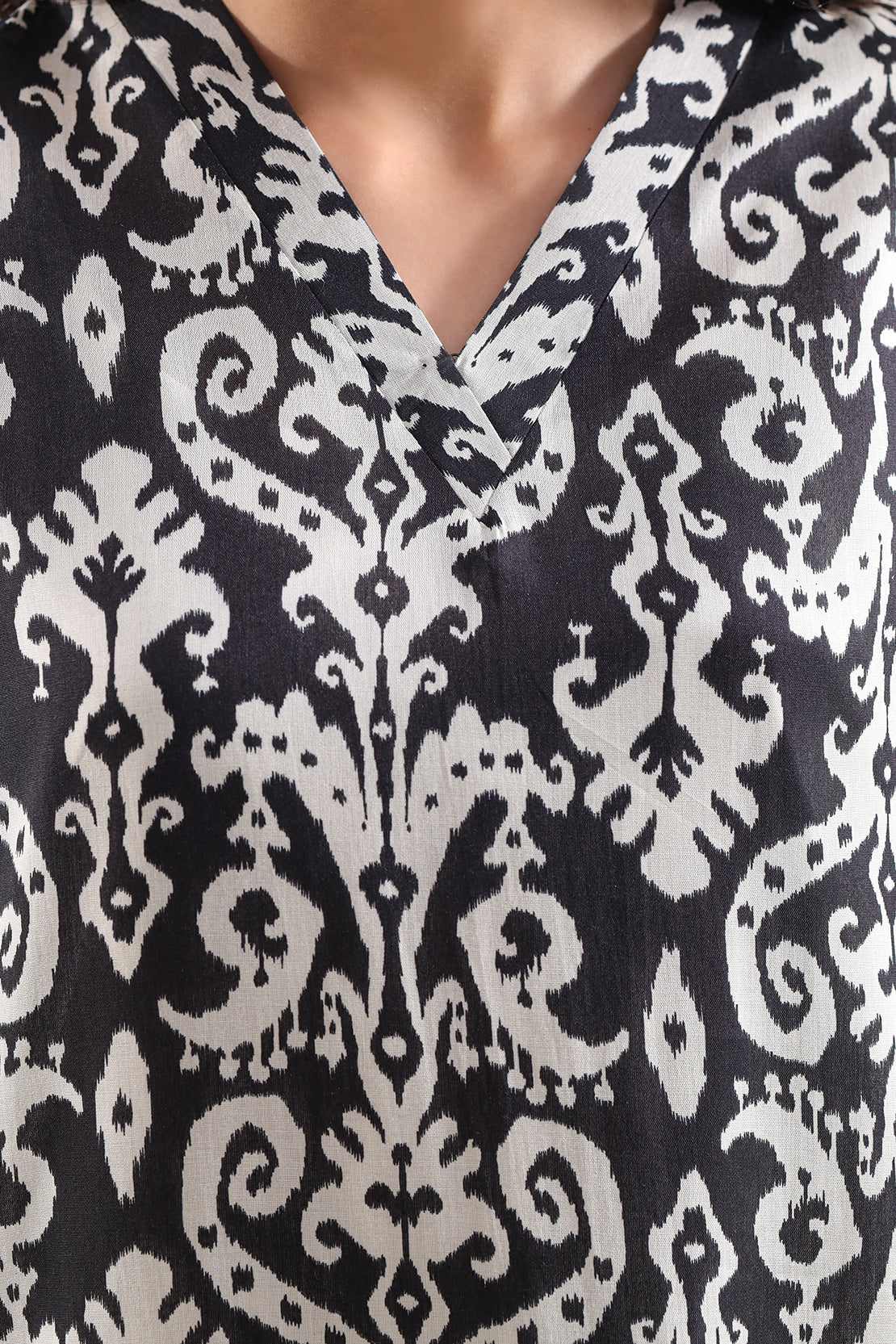 Printed Arabic Lawn Stitched Shirt - Image 4