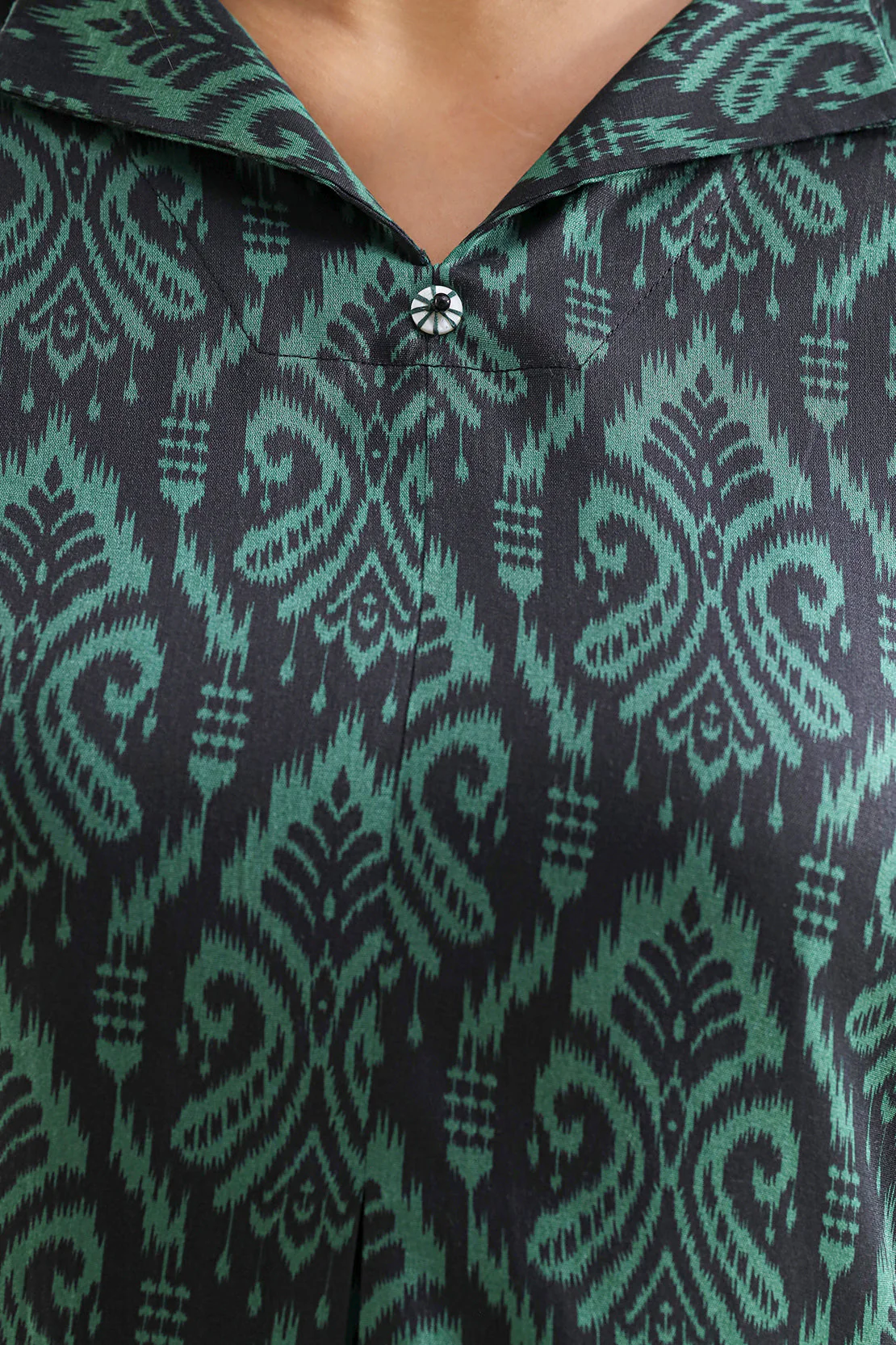 Printed Arabic Lawn Stitched Shirt - Image 4