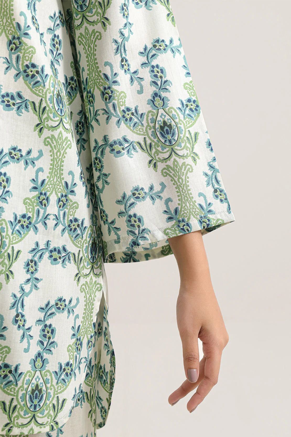Printed Arabic Lawn Stitched Shirt - Image 4