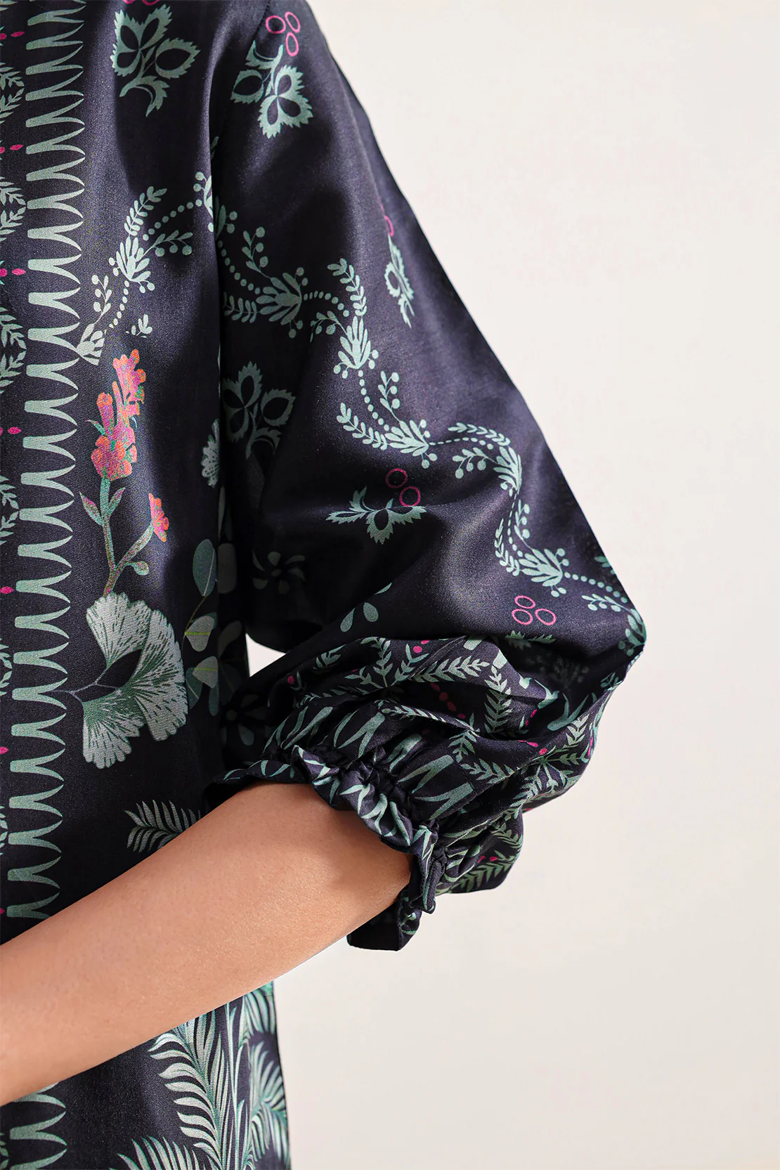 Printed Arabic Lawn Stitched Shirt - Image 4
