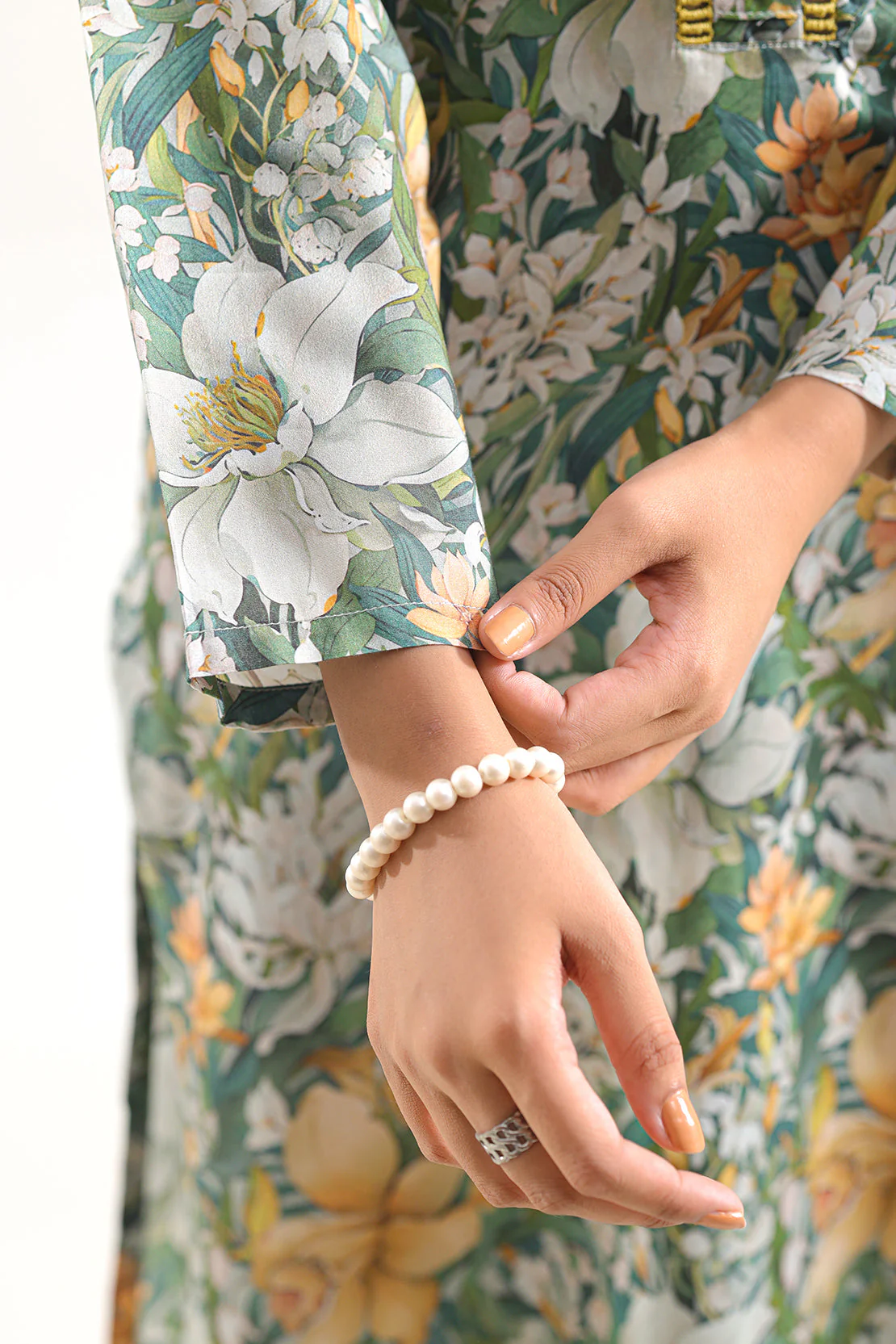 Printed Arabic Lawn Stitched Shirt - Image 5