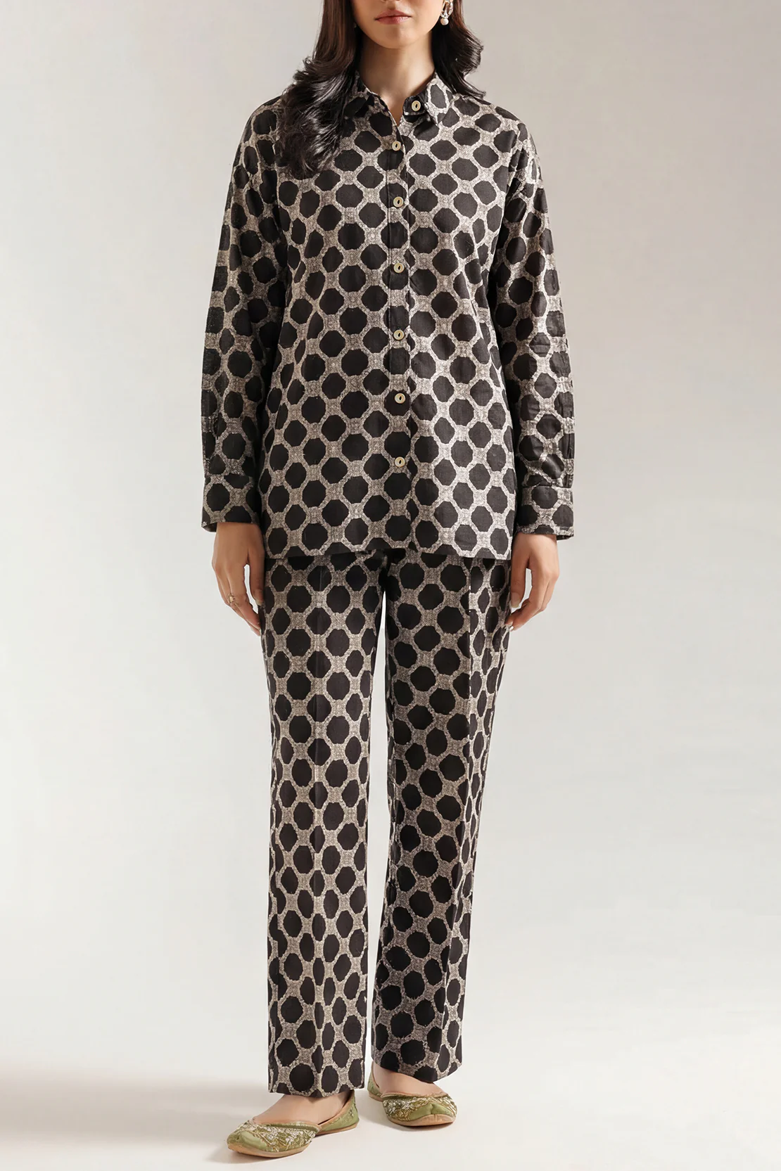 Printed Cotton Khaddar Stitched 2 Piece (Shirt/Trouser) - Image 2