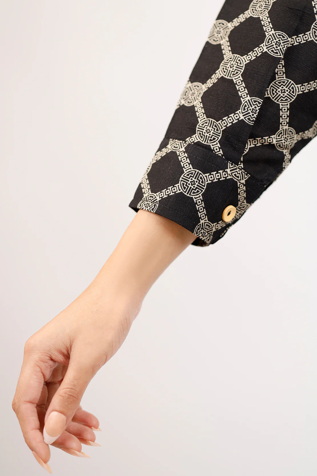 Printed Cotton Khaddar Stitched 2 Piece (Shirt/Trouser) - Image 4