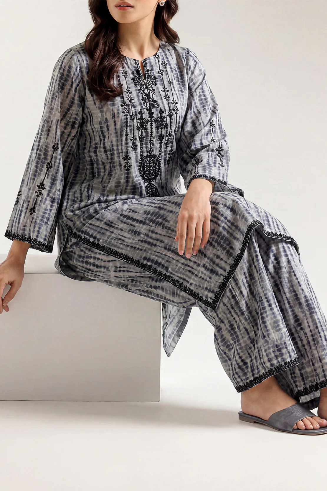 Printed Embroidered Arabic Lawn Stitched 2 Piece (Shirt/Trouser)