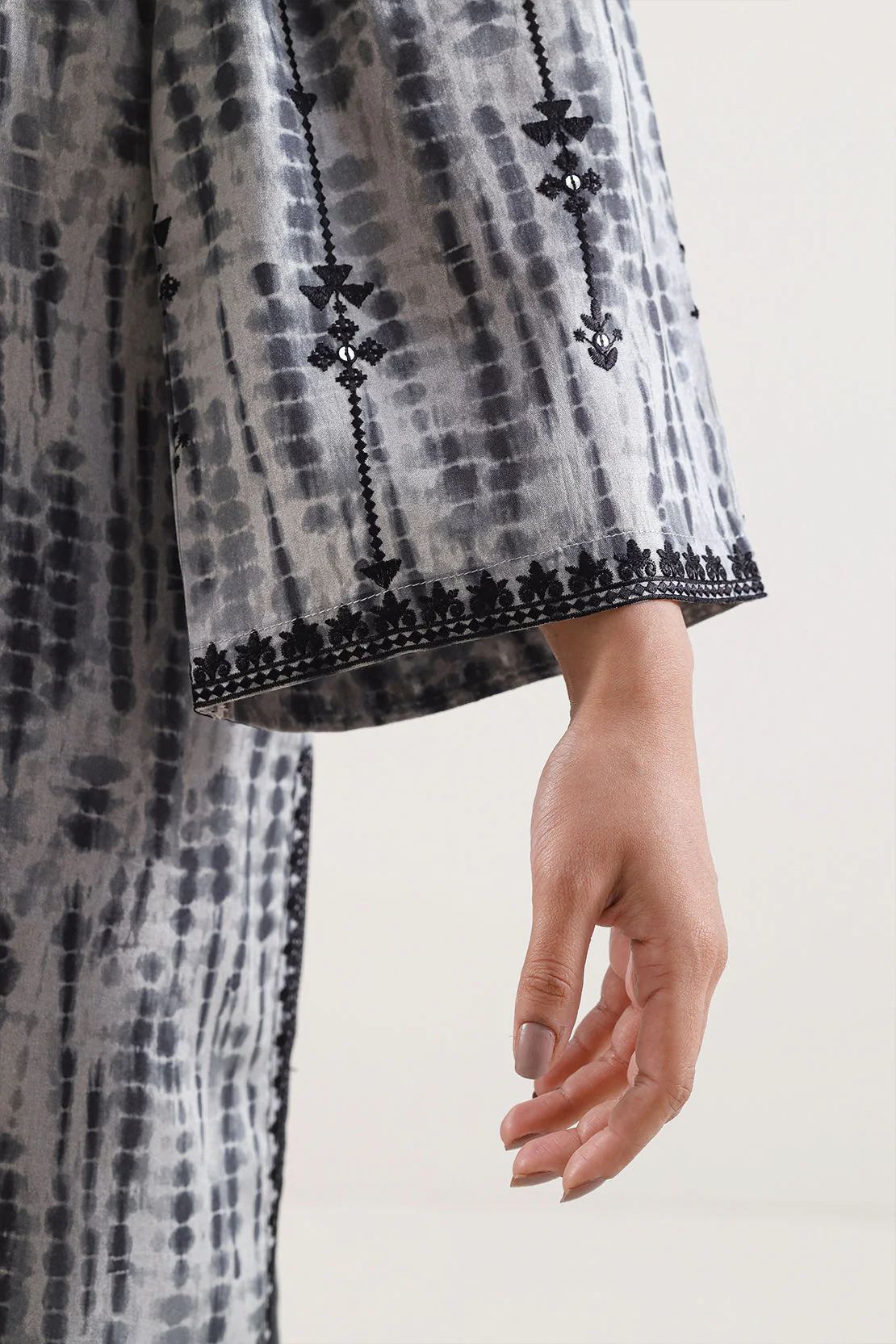 Printed Embroidered Arabic Lawn Stitched 2 Piece (Shirt/Trouser) - Image 4