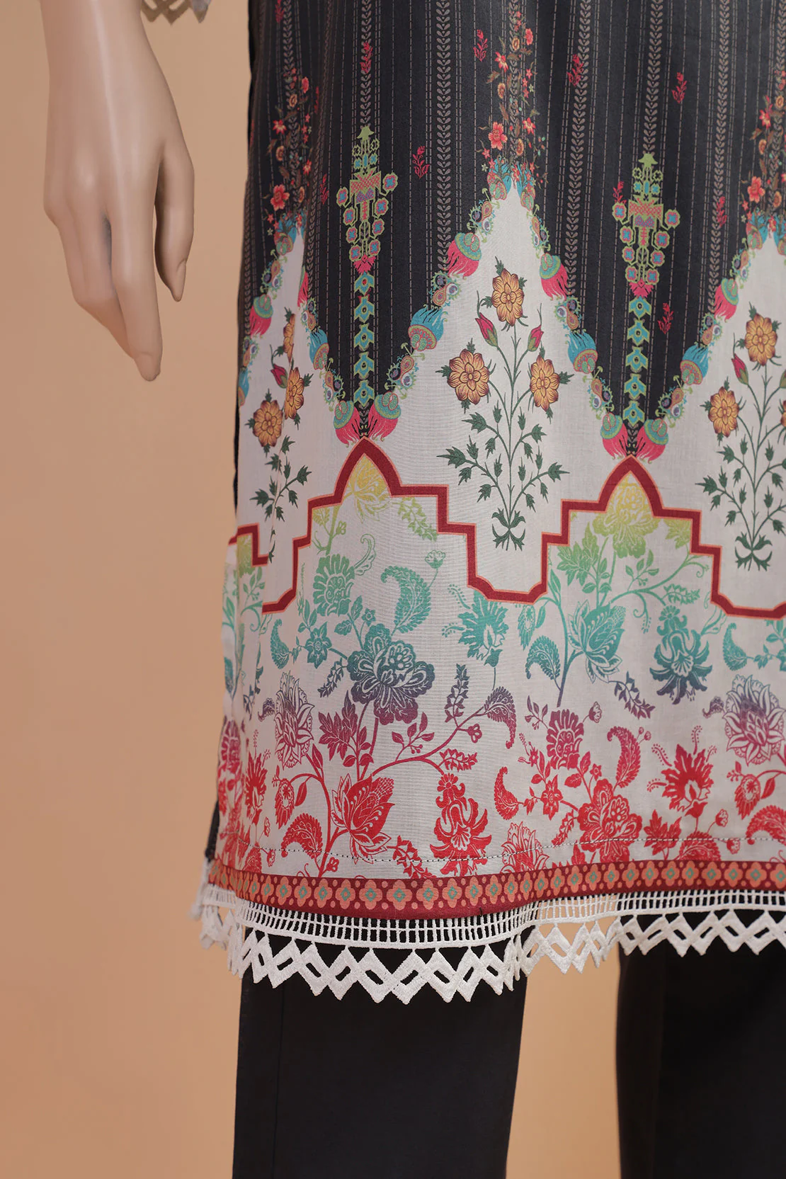 Printed Embroidered Lawn Stitched 3 Piece - Image 4