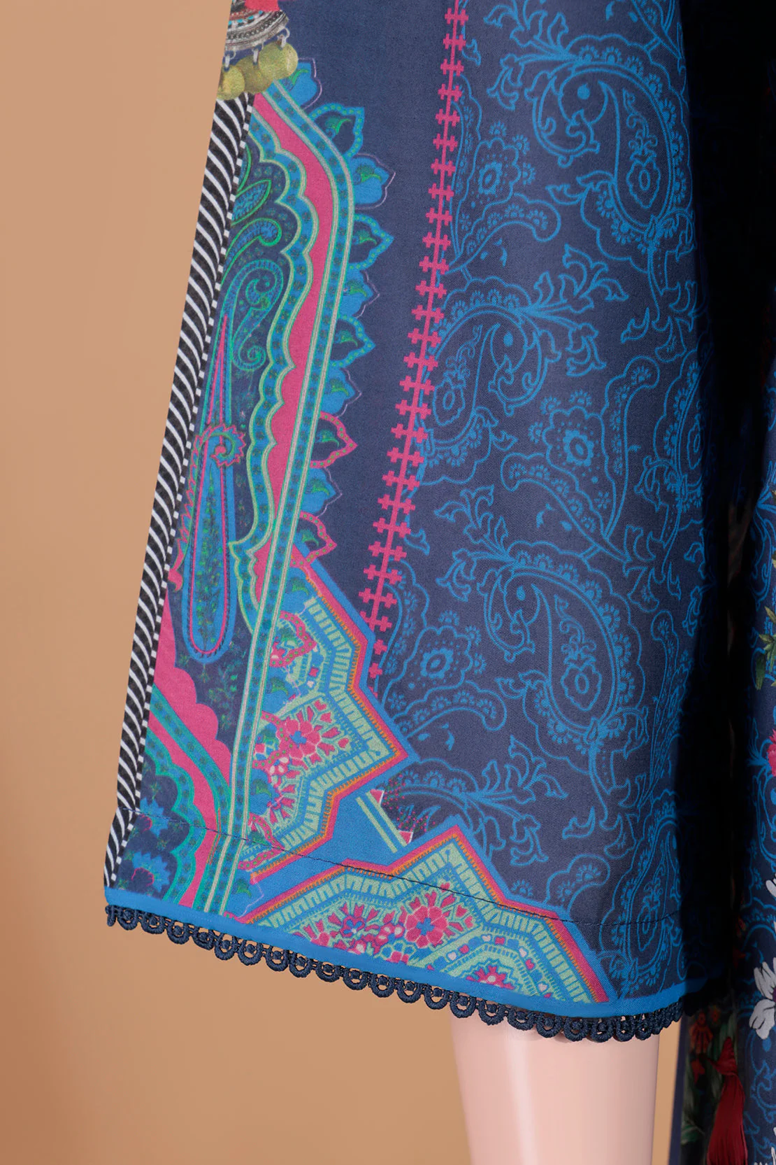Printed Embroidered Lawn Stitched 3 Piece With Chiffon Dupatta - Image 4