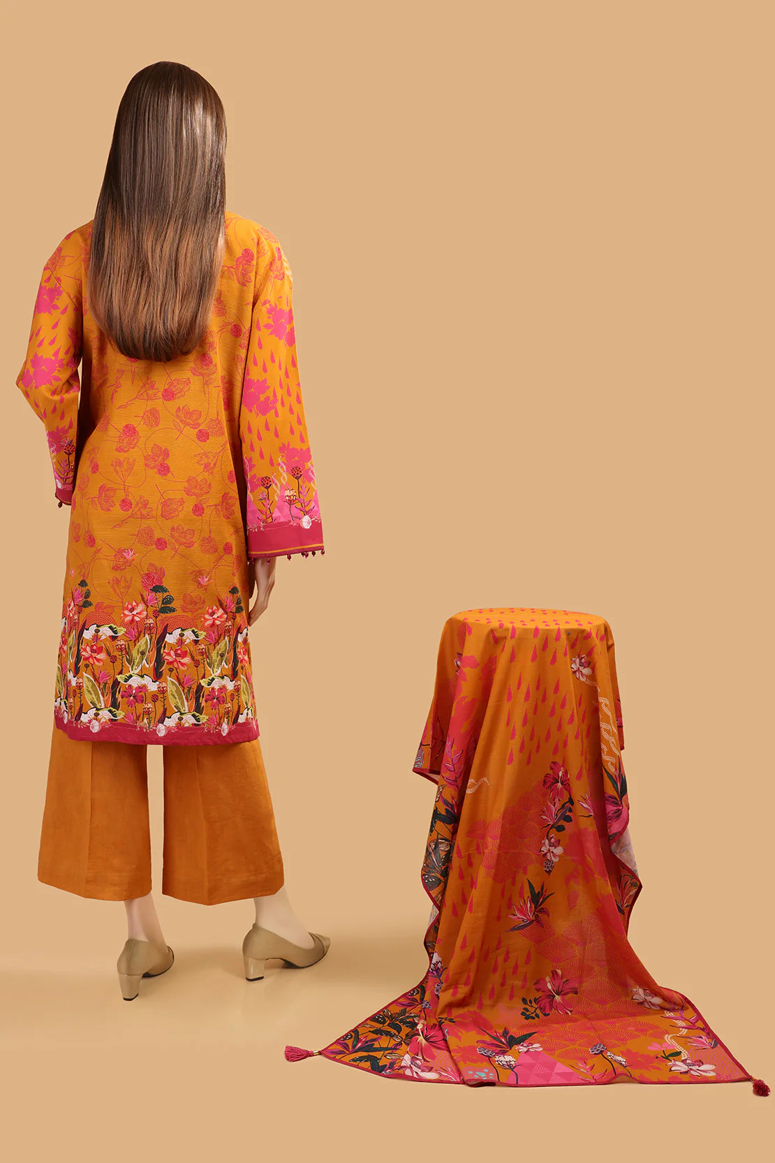 Unstitched Printed Khaddar 3 Piece - Image 2
