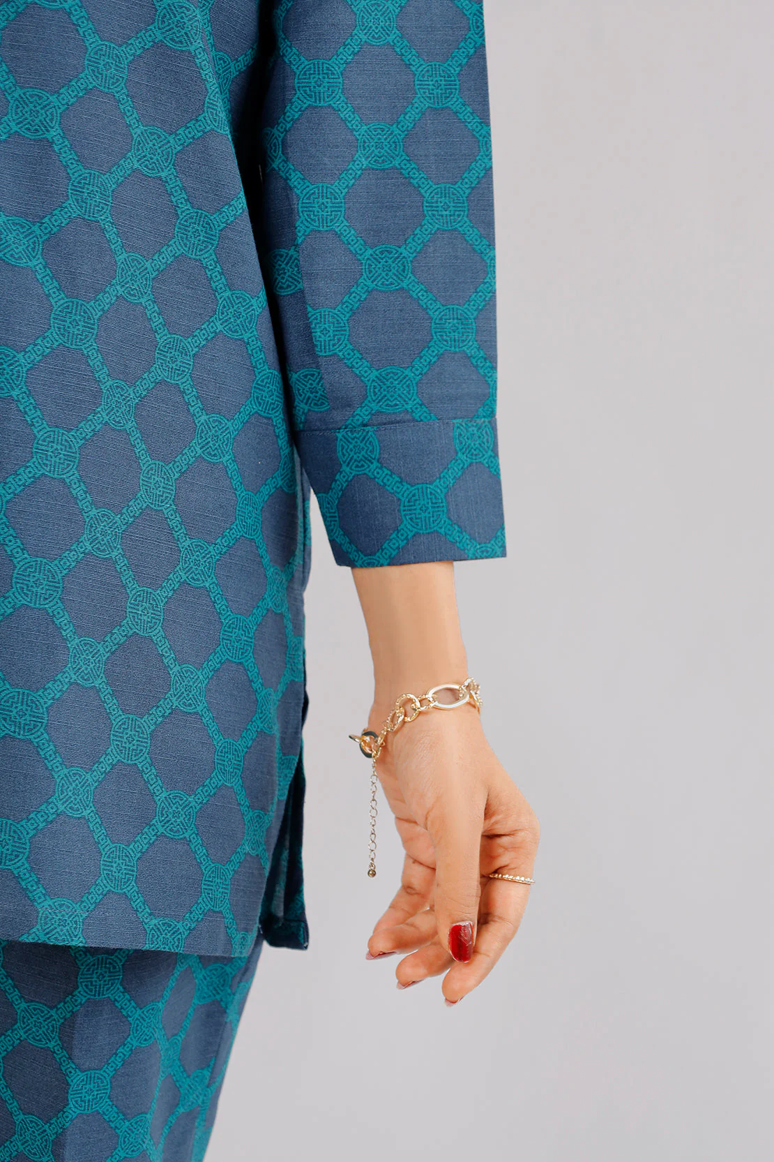 Printed Khaddar Stitched 2 Piece (Shirt/Trouser) - Image 4