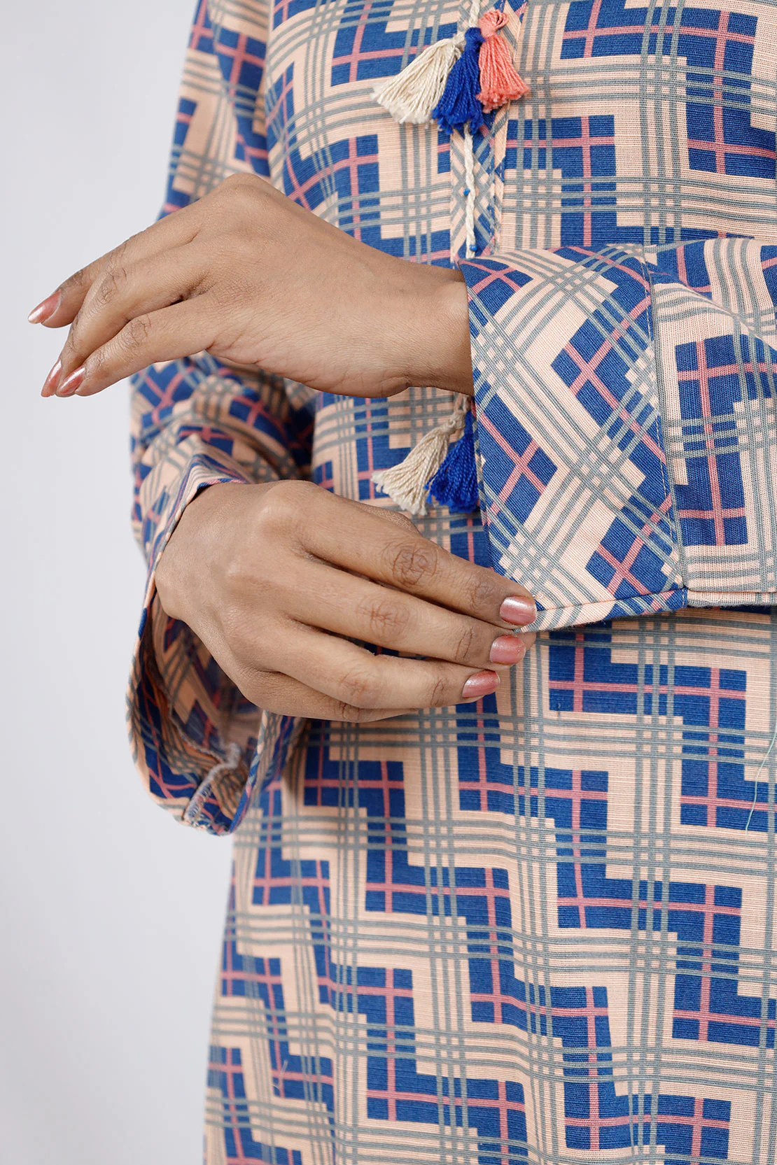 Printed Khaddar Stitched 2 Piece (Shirt/Trouser) - Image 4