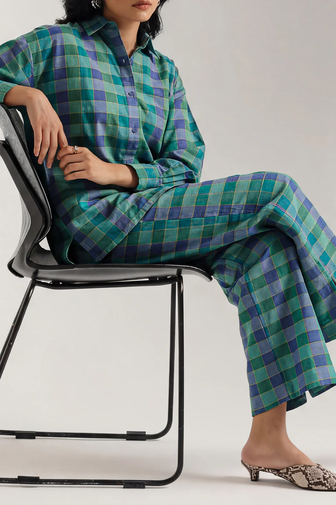 Printed Khaddar Stitched 2 Piece (Shirt/Trouser) - Image 2