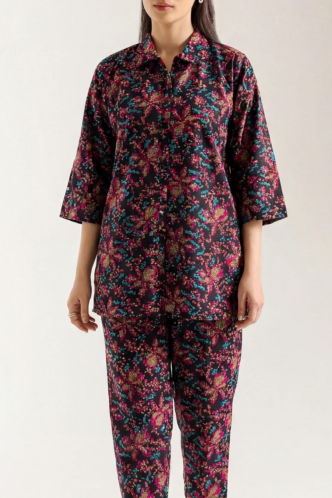 Printed Khaddar Stitched 2 Piece (Shirt/Trouser) - Image 2