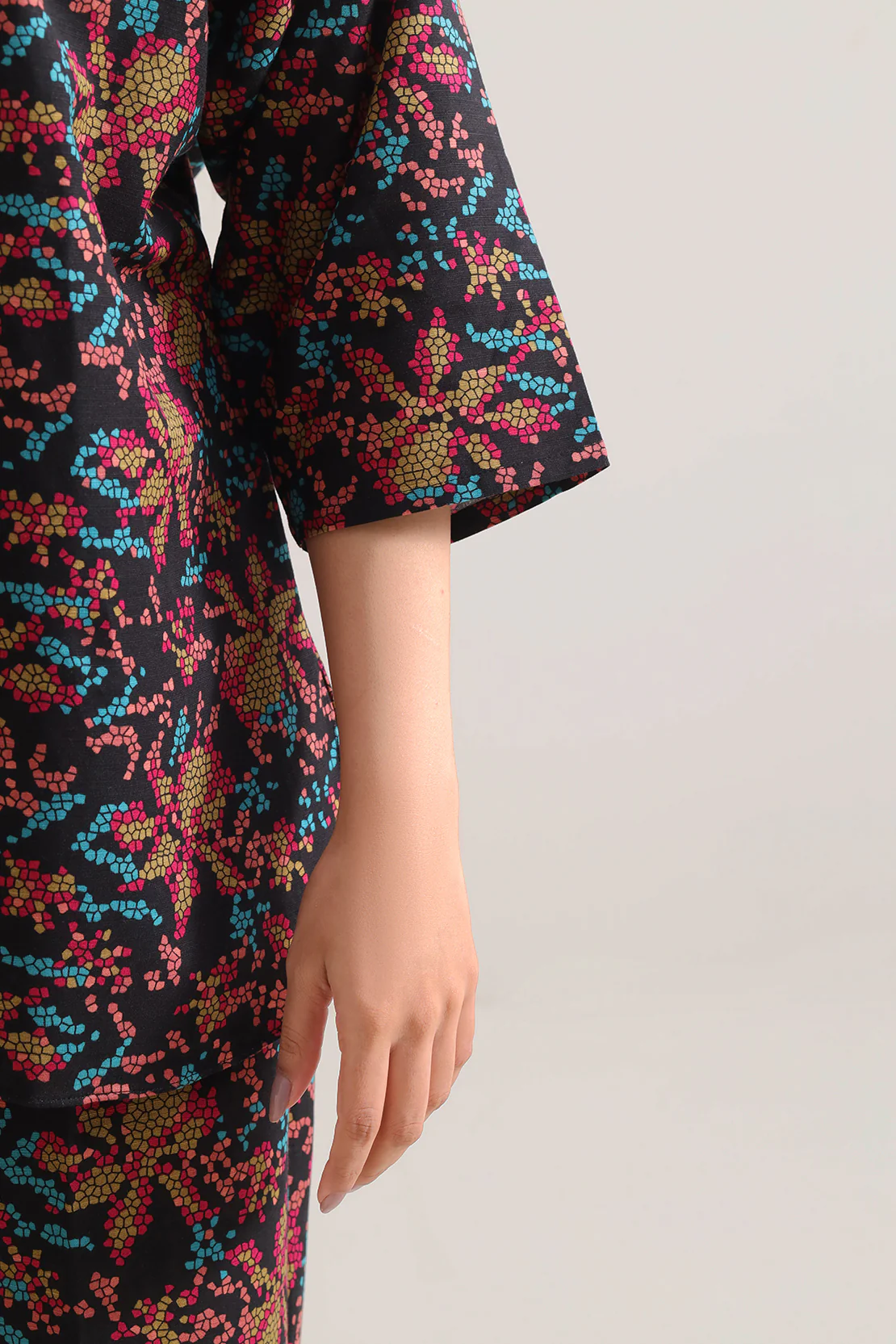 Printed Khaddar Stitched 2 Piece (Shirt/Trouser) - Image 5