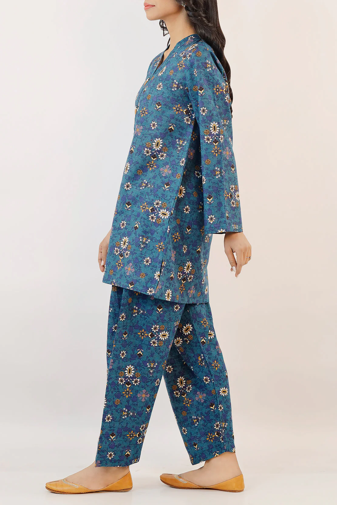 Printed Khaddar Stitched 2 Piece (Shirt/Trouser) - Image 3
