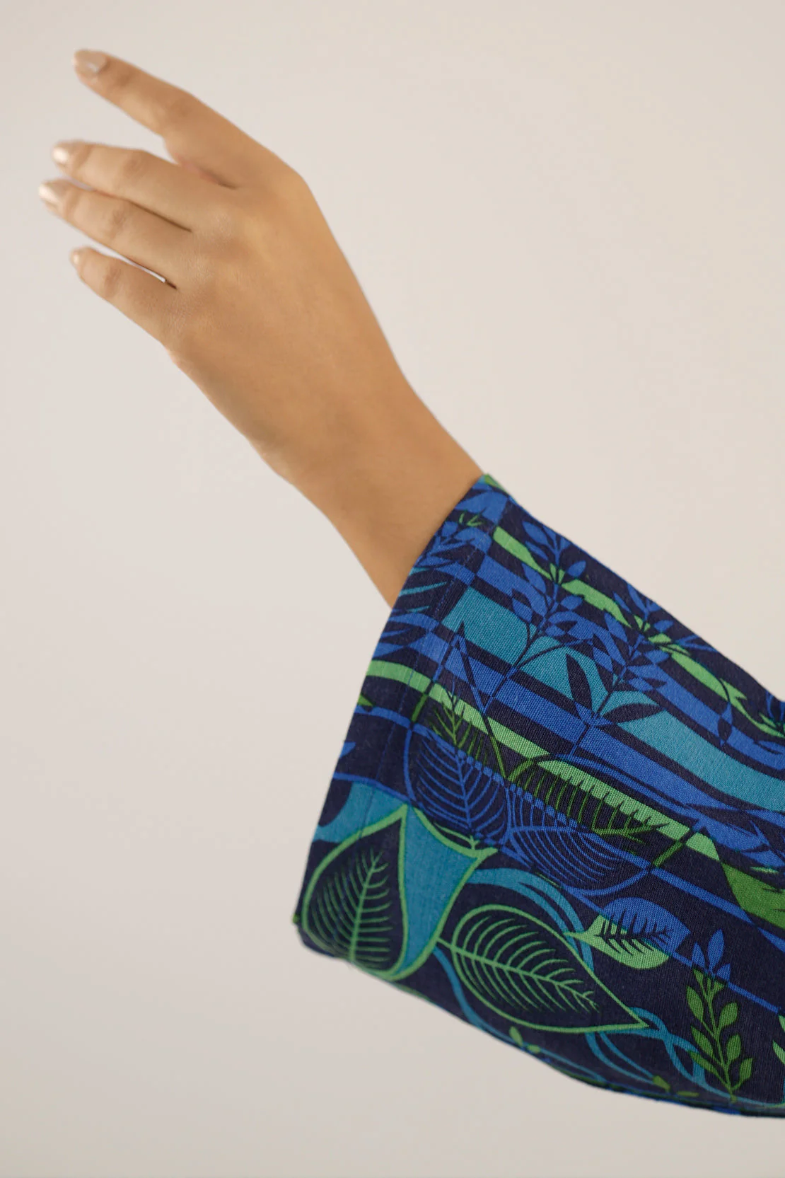 Printed Khaddar Stitched 2 Piece (Shirt/Trouser) - Image 3