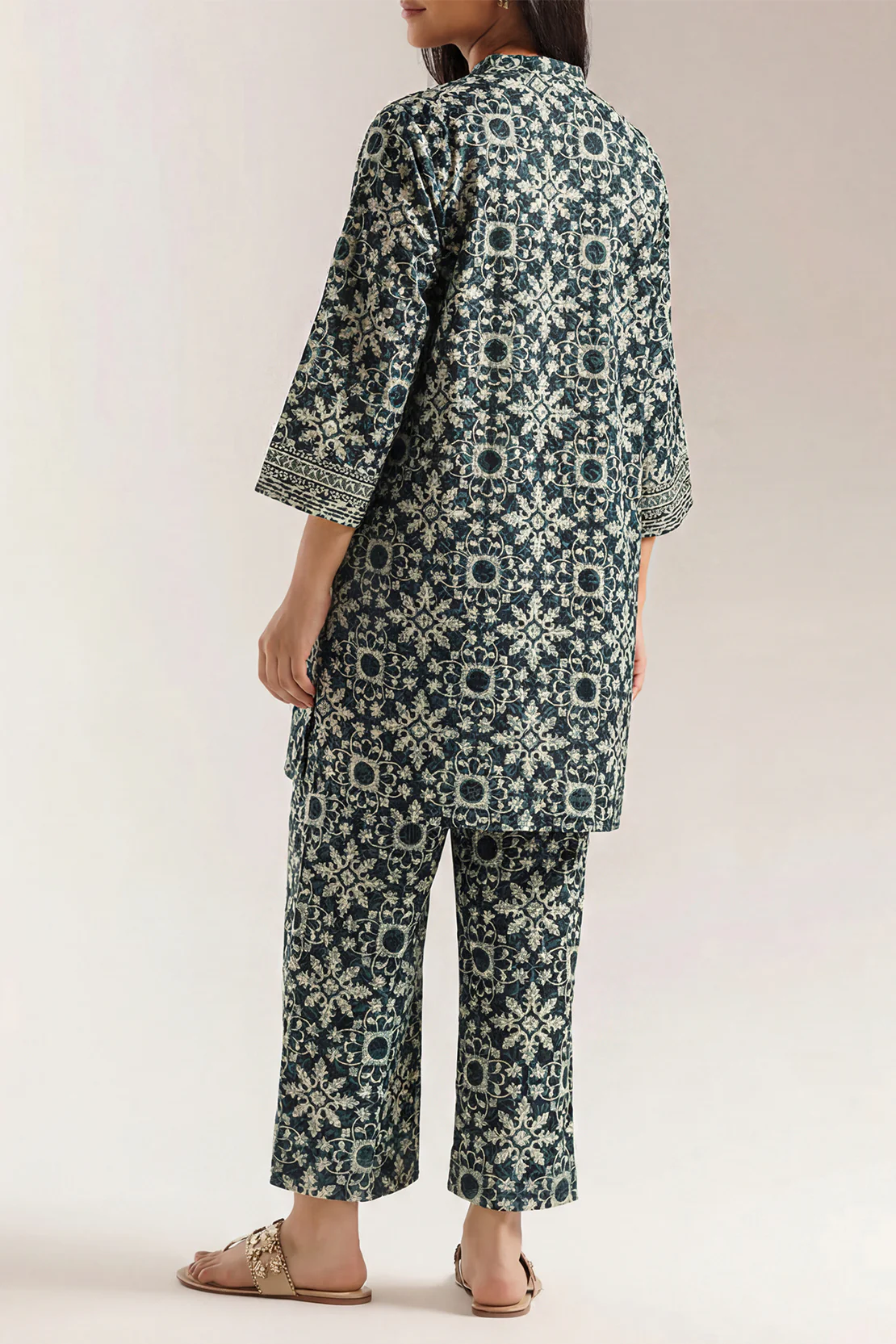 Printed Khaddar Stitched 2 Piece (Shirt/Trouser) - Image 4