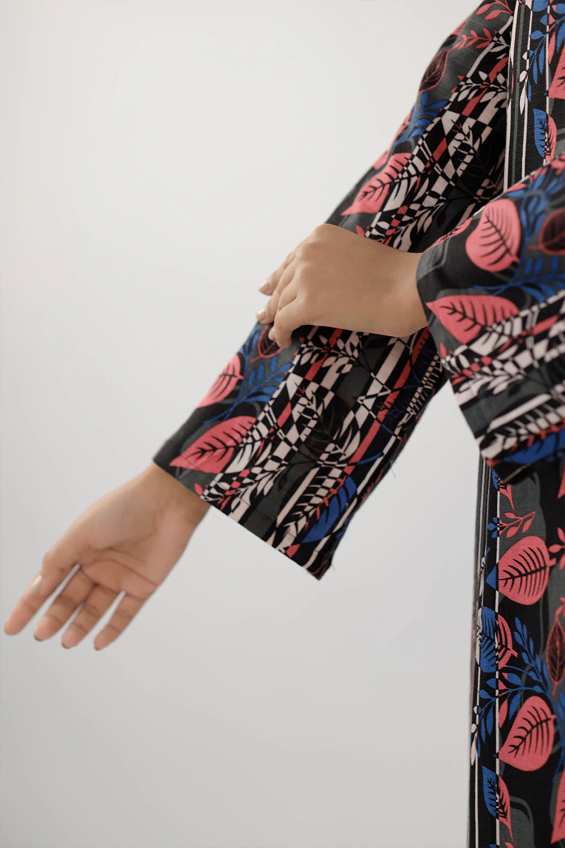 Printed Khaddar Stitched 2 Piece (Shirt/Trouser) - Image 7