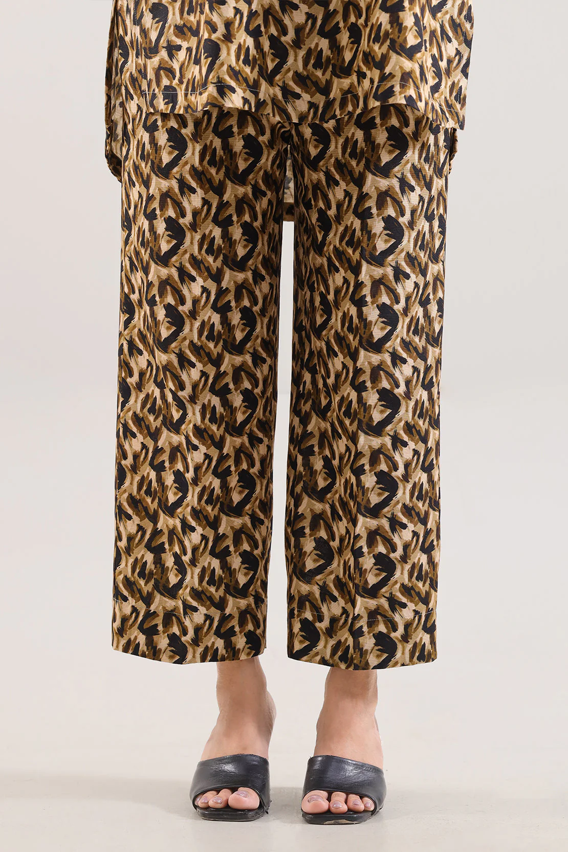 Printed Khaddar Stitched 2 Piece (Shirt/Trouser) - Image 7