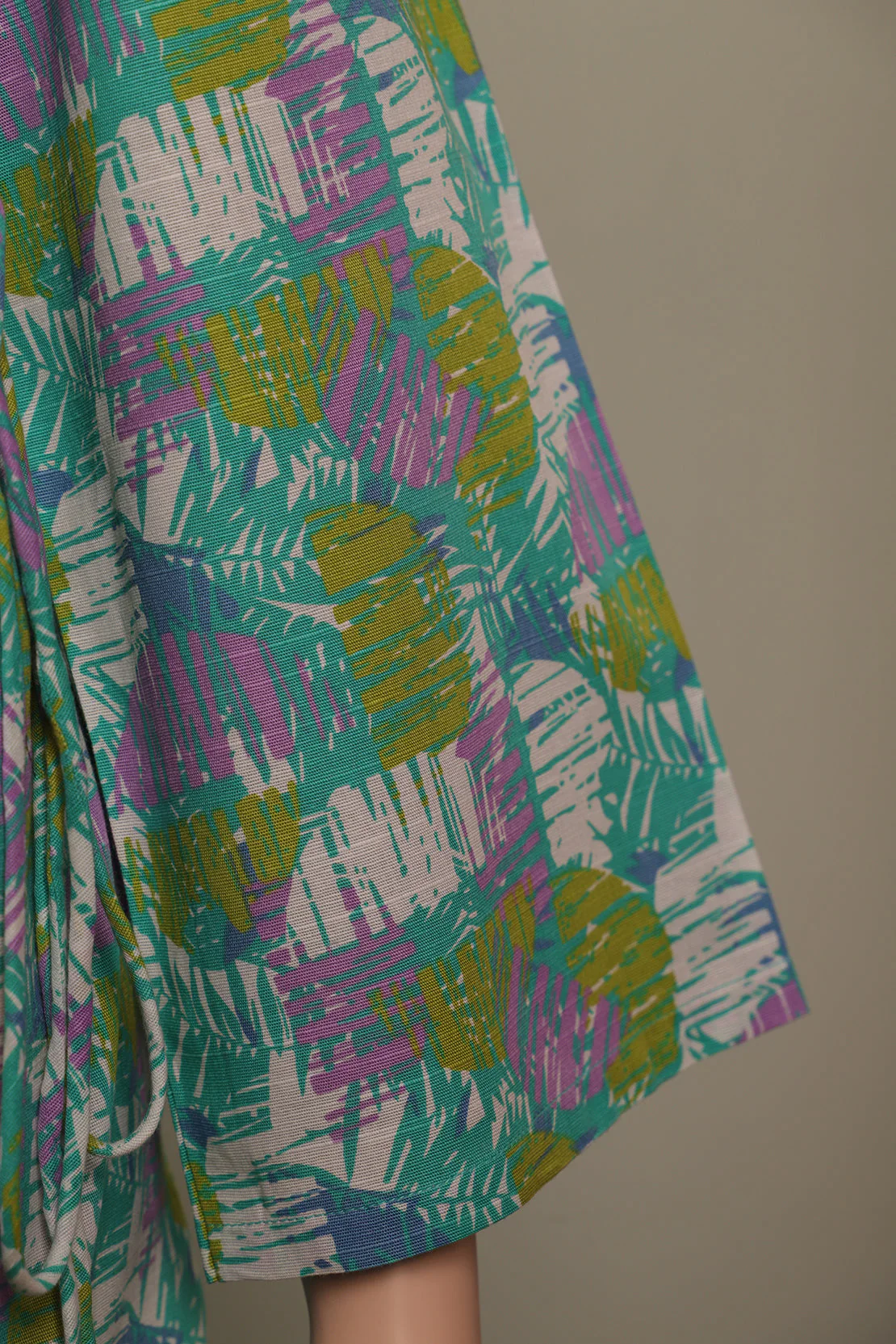 Printed Khaddar Stitched 2 Piece (Shirt/Trouser) - Image 4