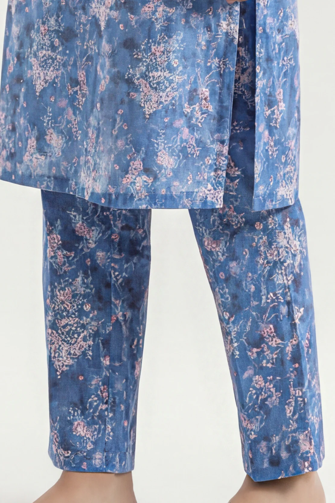 Printed Khaddar Stitched 2 Piece (Shirt/Trouser) - Image 4