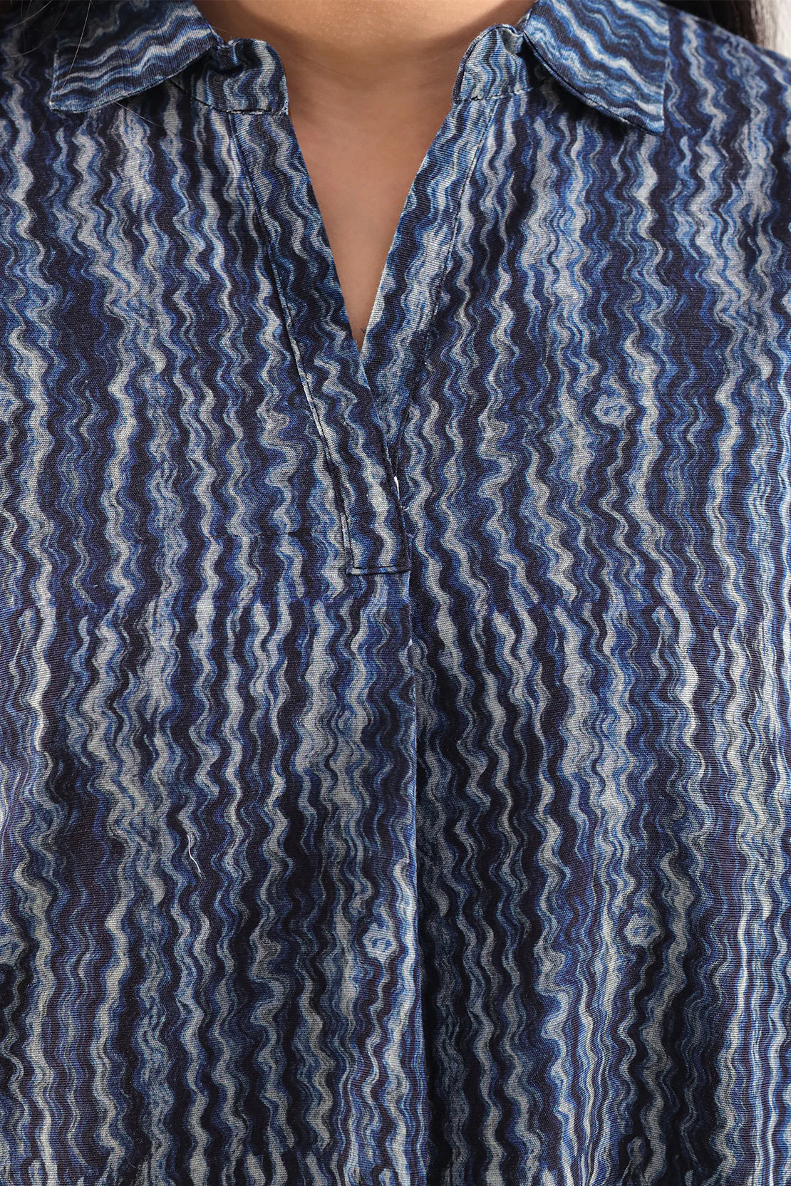 Printed Khaddar Stitched 2 Piece (Shirt/Trouser) - Image 3