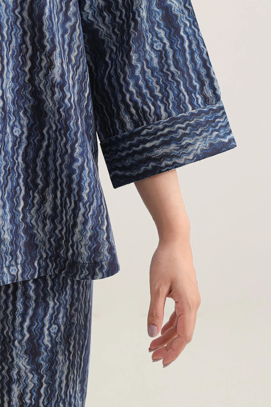Printed Khaddar Stitched 2 Piece (Shirt/Trouser) - Image 4