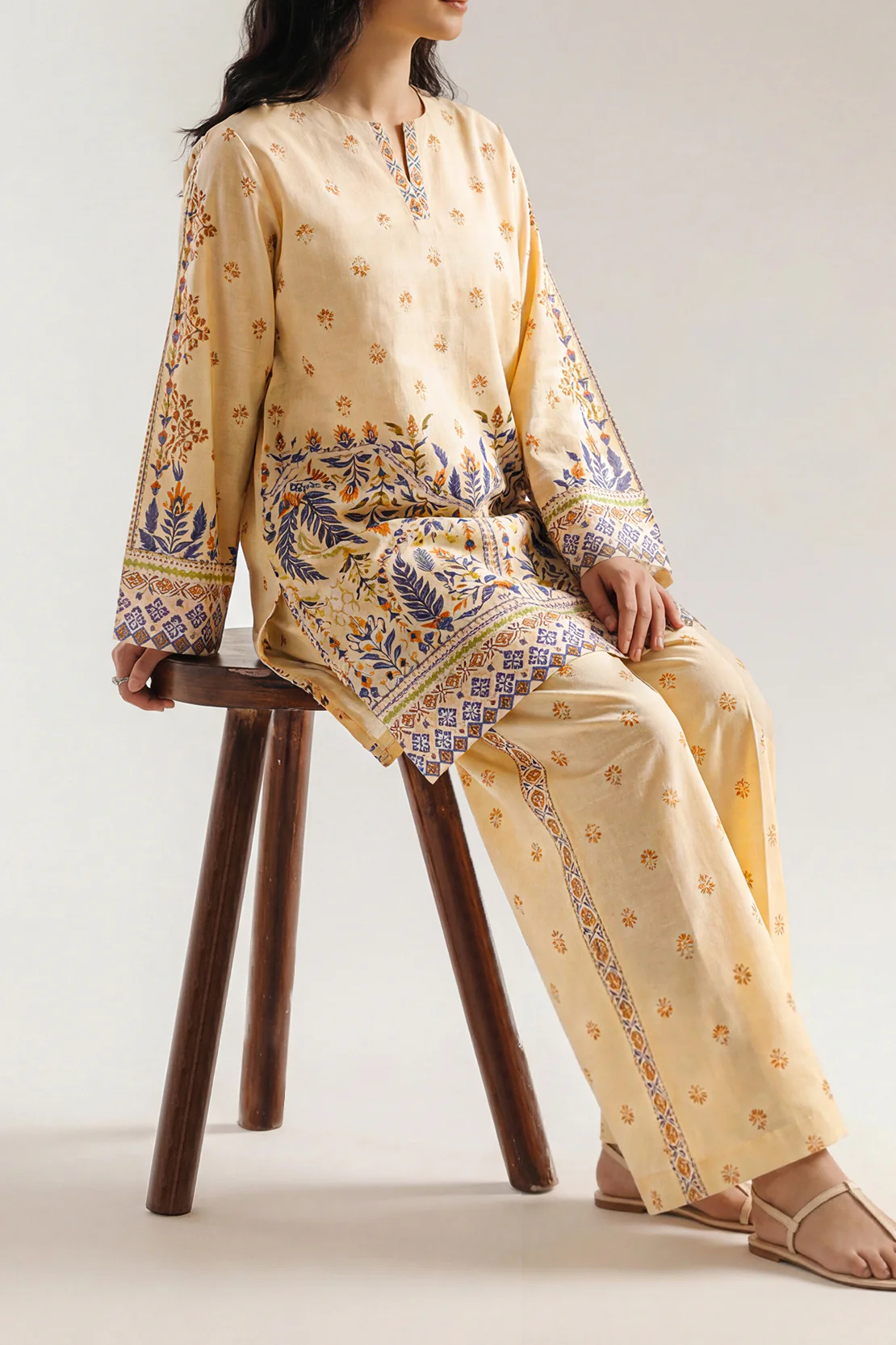 Printed Khaddar Stitched 2 Piece (Shirt/Trouser) - Image 2