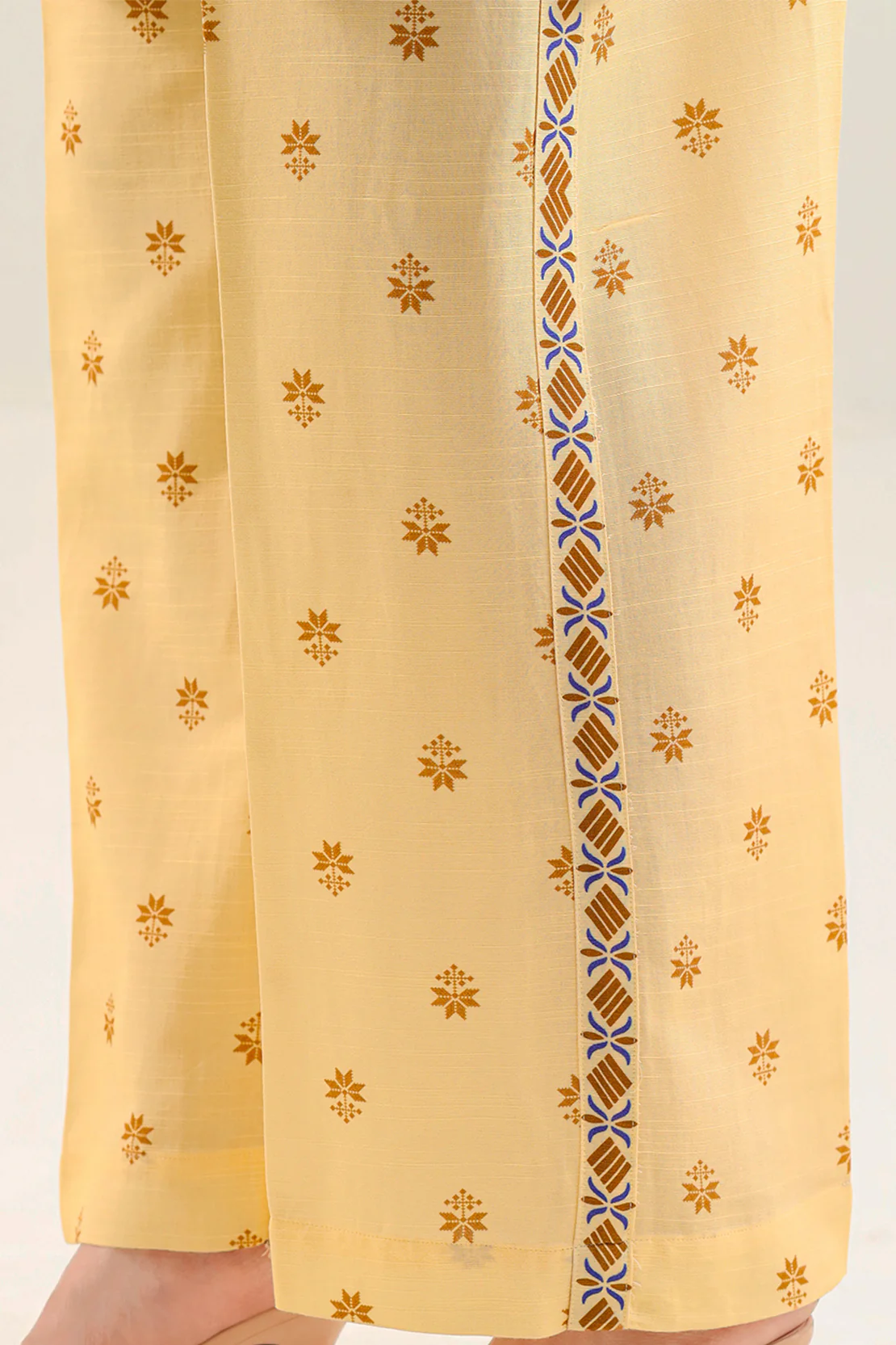 Printed Khaddar Stitched 2 Piece (Shirt/Trouser) - Image 4