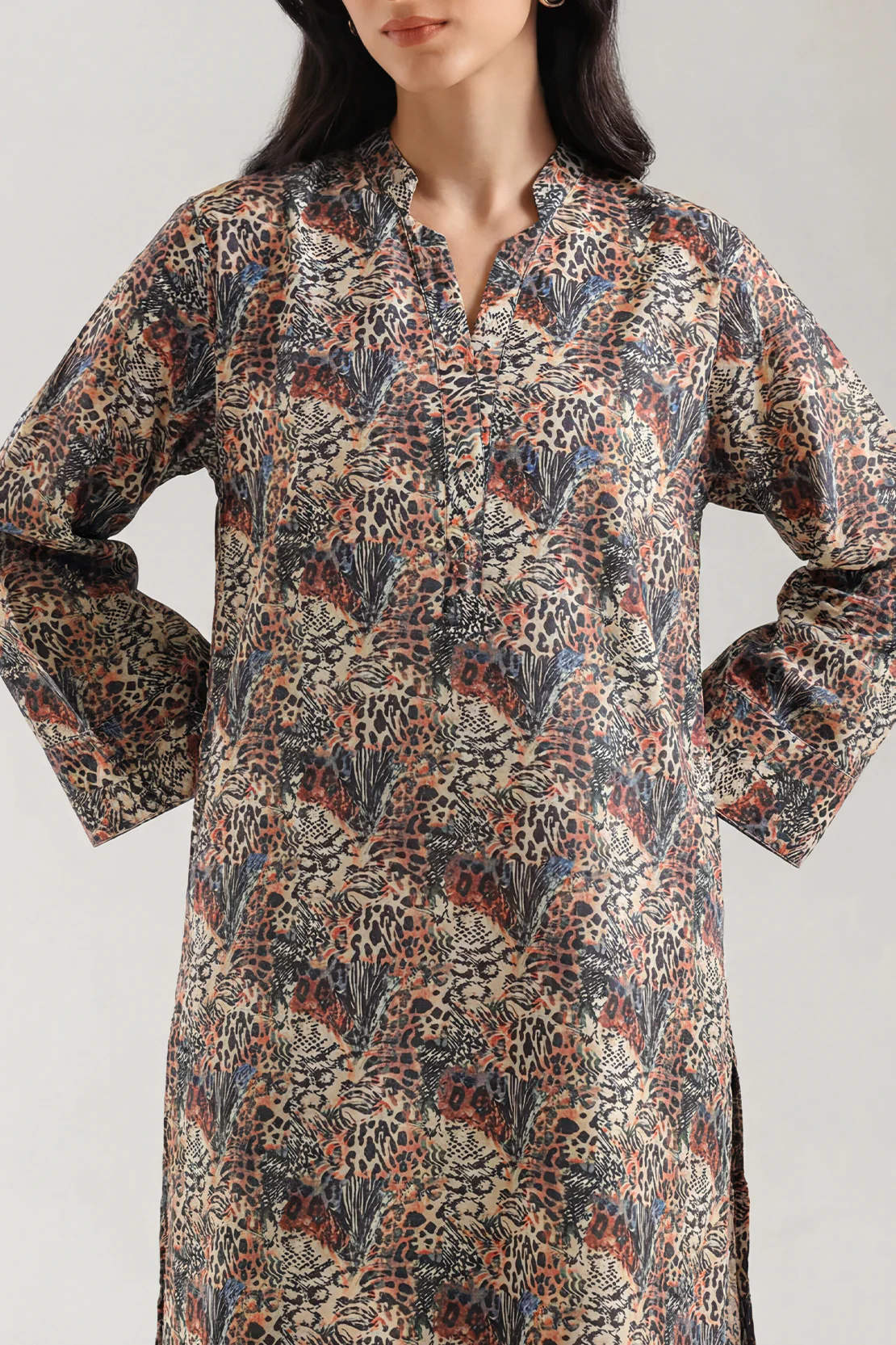 Printed Khaddar Stitched 2 Piece (Shirt/Trouser) - Image 2