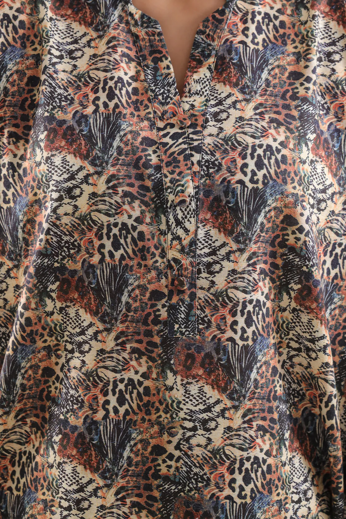 Printed Khaddar Stitched 2 Piece (Shirt/Trouser) - Image 3