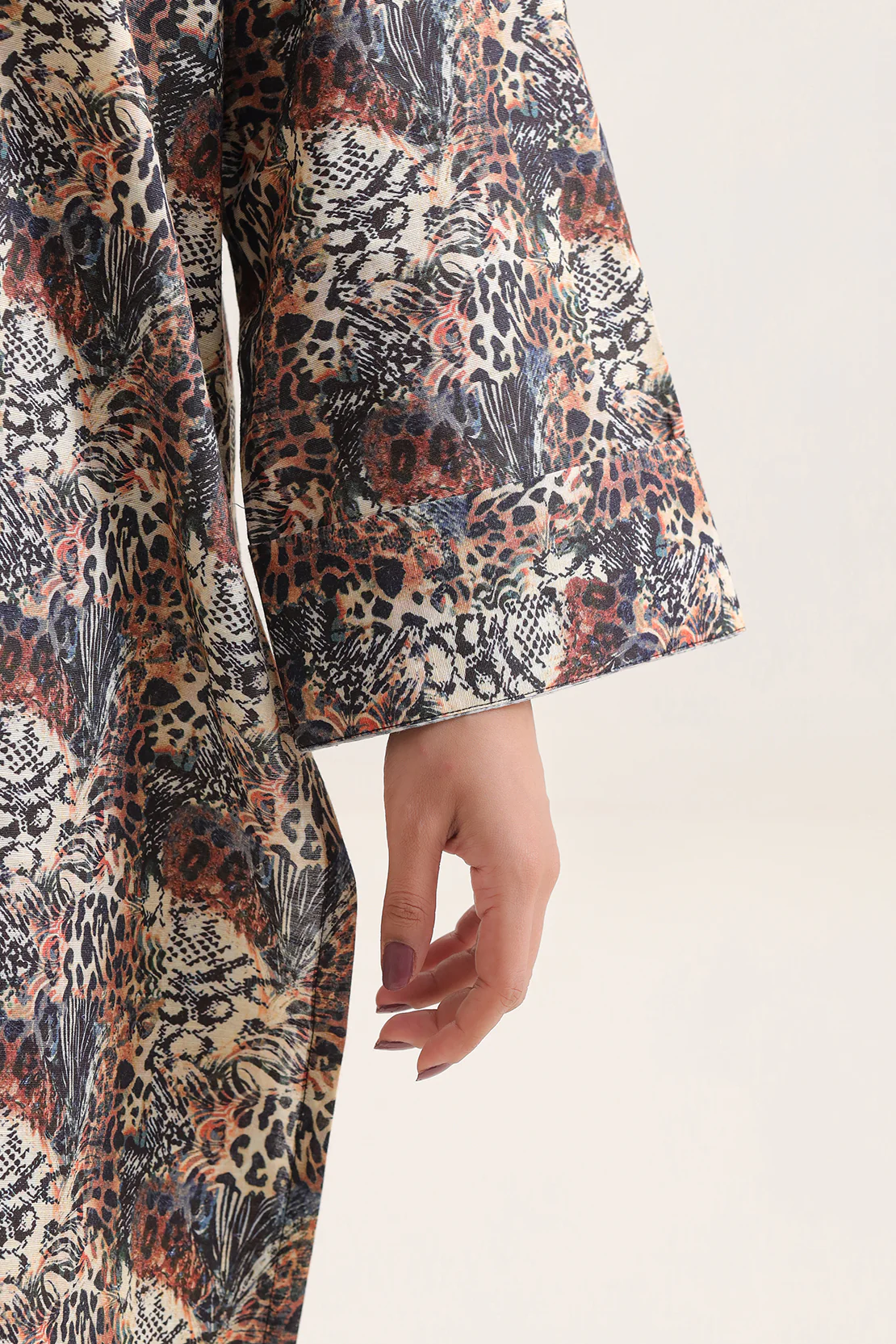 Printed Khaddar Stitched 2 Piece (Shirt/Trouser) - Image 4