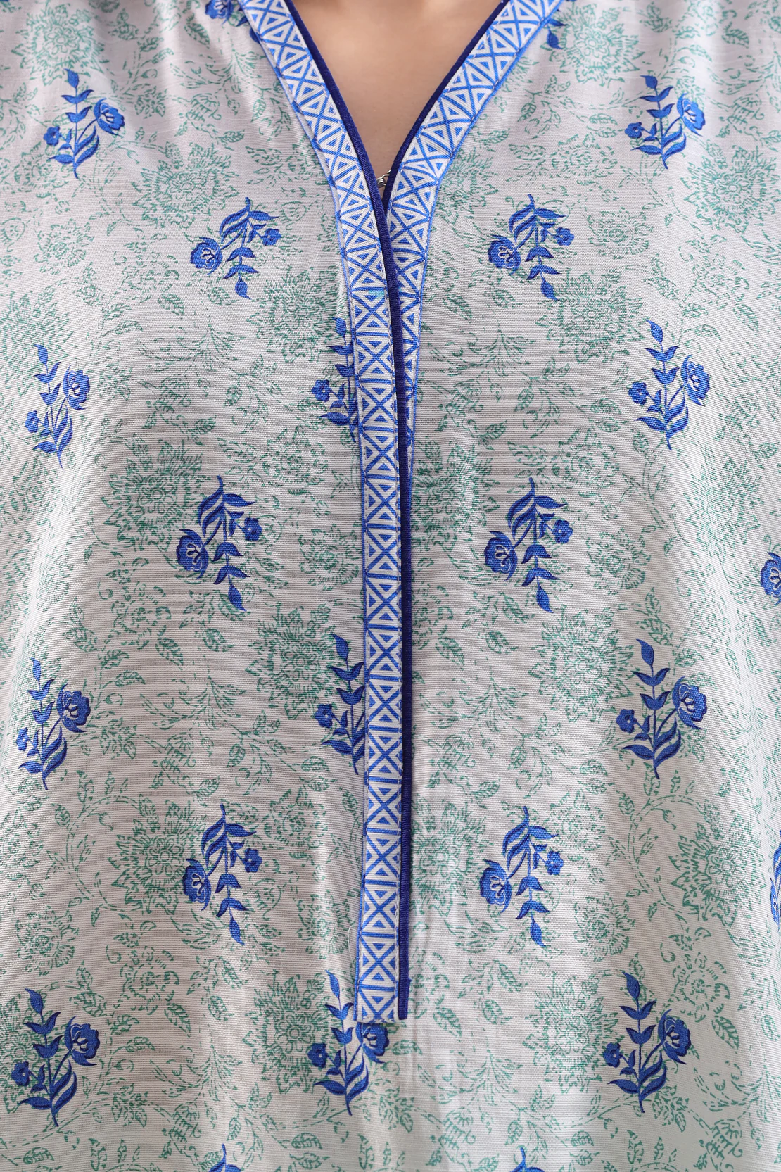 Printed Khaddar Stitched 2 Piece (Shirt/Trouser) - Image 3