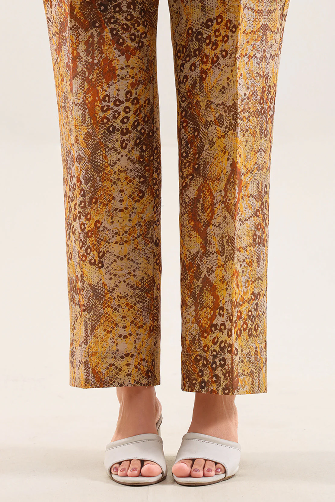 Printed Khaddar Stitched 2 Piece (Shirt/Trouser) - Image 5