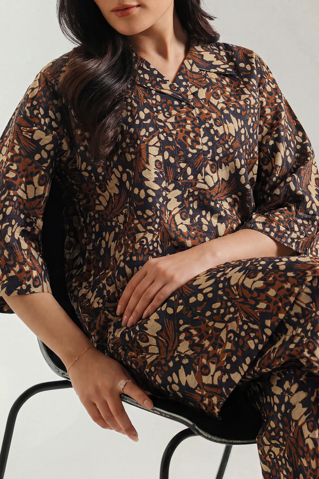 Printed Khaddar Stitched 2 Piece (Shirt/Trouser) - Image 2