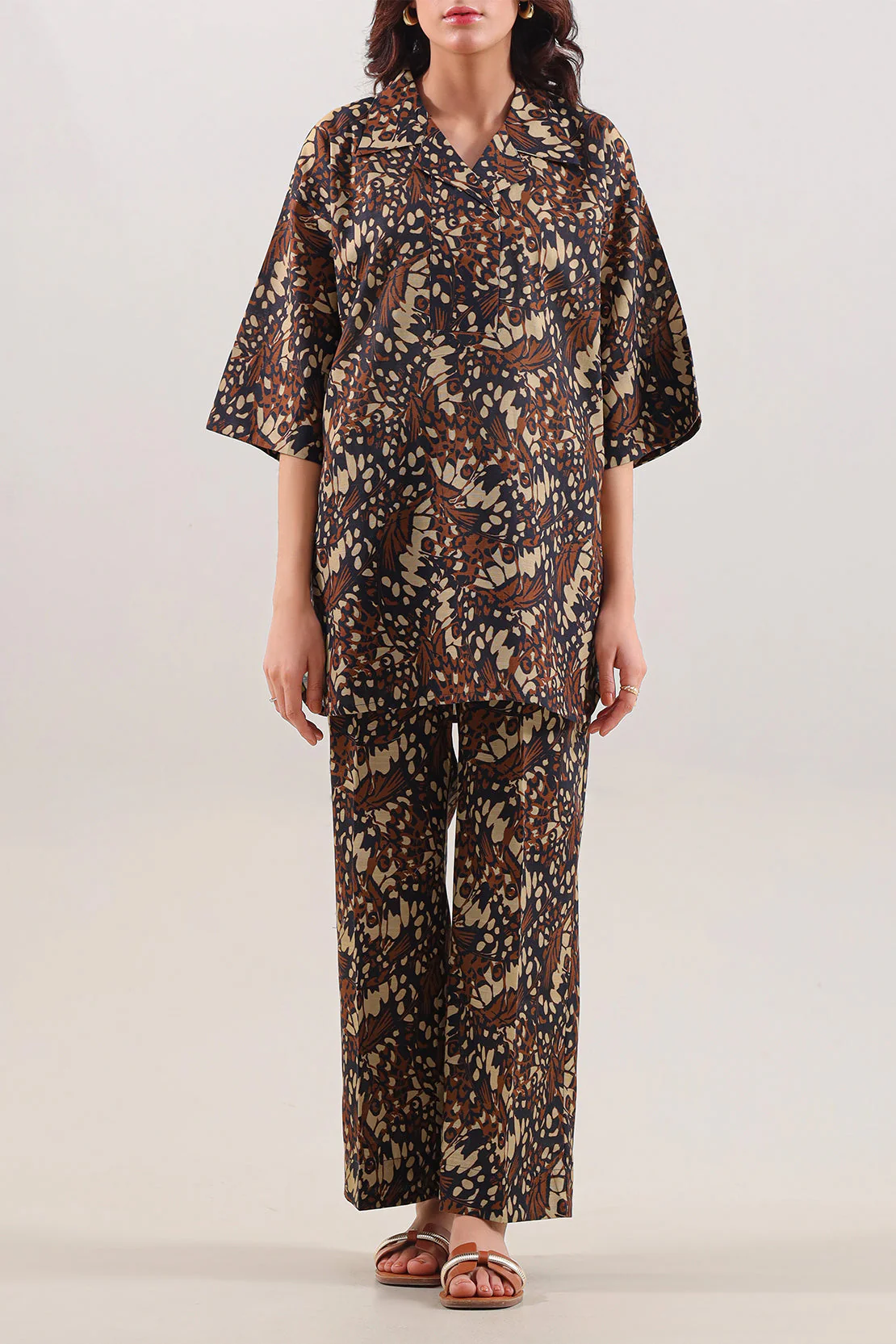 Printed Khaddar Stitched 2 Piece (Shirt/Trouser) - Image 3