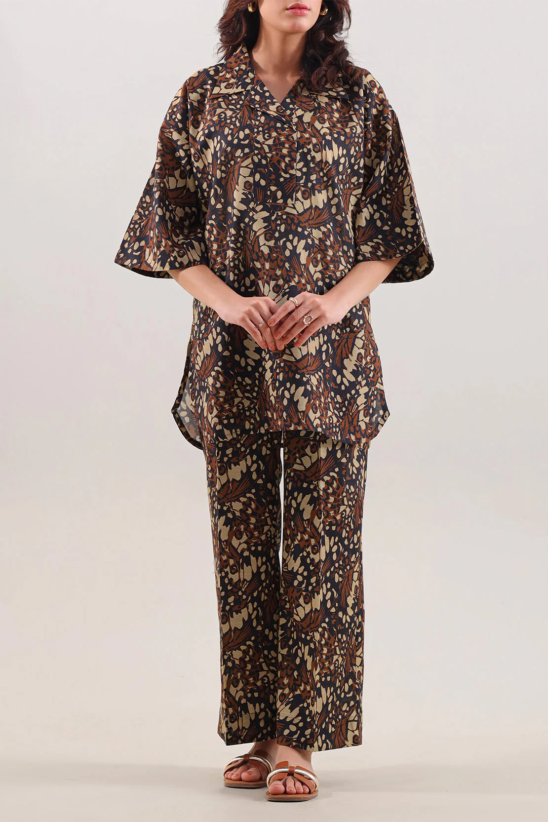 Printed Khaddar Stitched 2 Piece (Shirt/Trouser) - Image 4