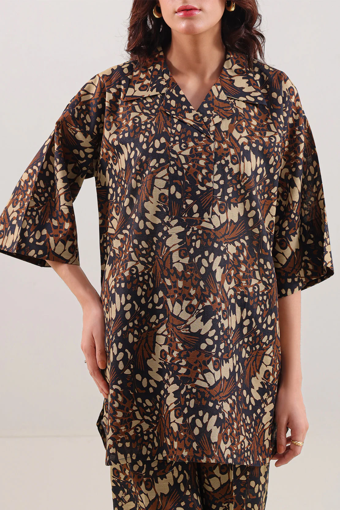 Printed Khaddar Stitched 2 Piece (Shirt/Trouser) - Image 5